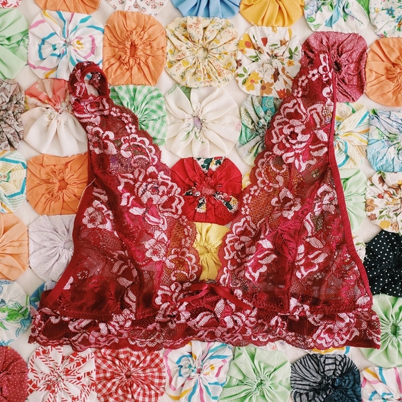 Other - 🍓NWOT RED LACE BRALETTE